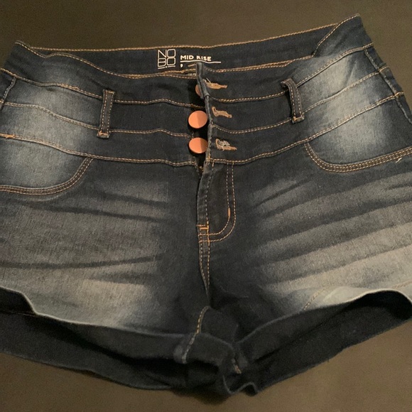 No Boundaries Mid Rise Jean Shorts 